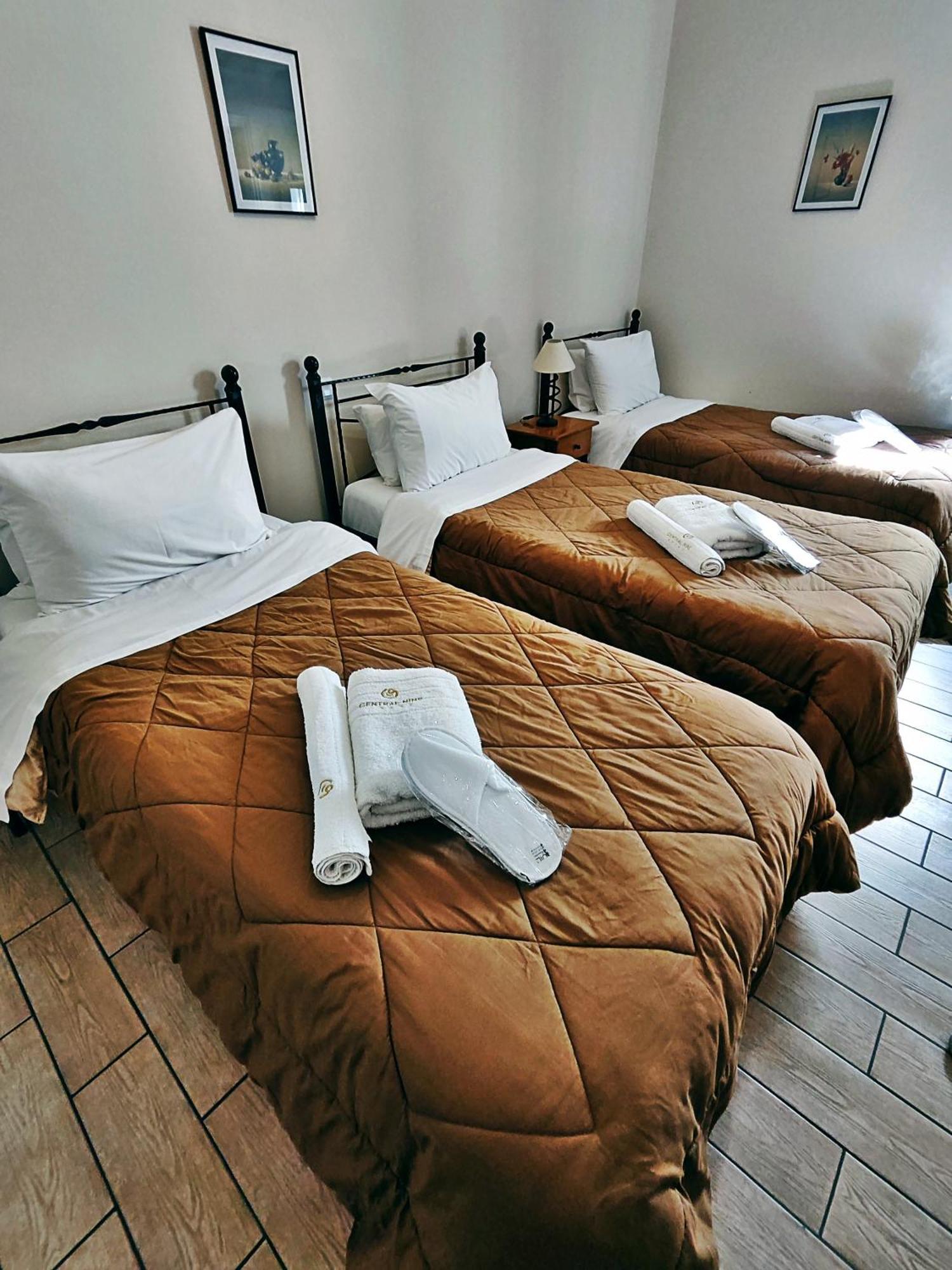 Central 9 Rooms Ermupoli Pokoj fotografie